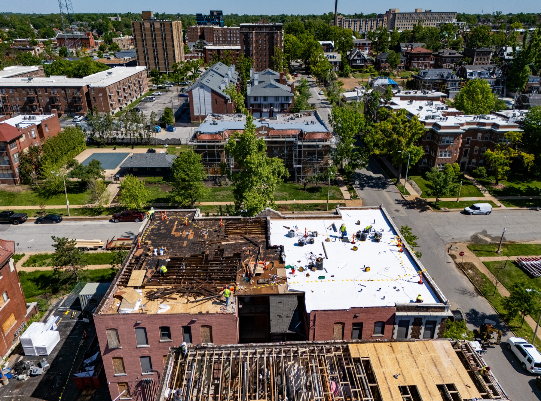 Neighborhood-scale aerial view of the Gringo Roofing jobsite